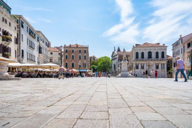 Venedik, İtalya - Mayıs 2023: Venedik Campo San Stefano 'dan resim manzarası.