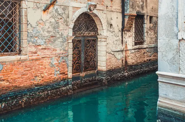 Scène Pittoresque Venise Avec Les Canaux Eau Étroits — Photo