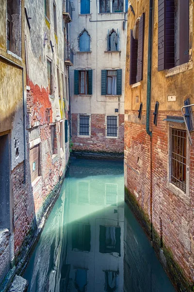 Живописная Картина Венеции Узкими Водными Каналами — стоковое фото