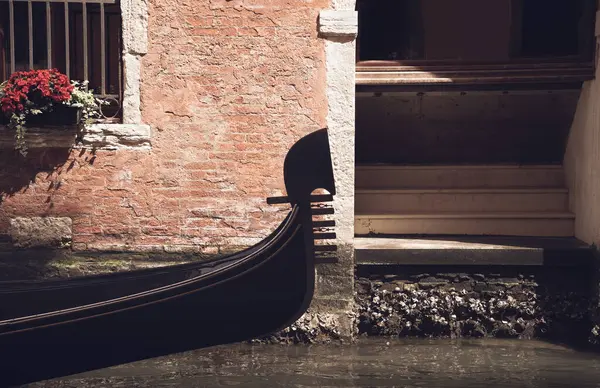 Gros Plan Avec Une Balade Traditionnelle Bateau Gondole Sur Canal — Photo