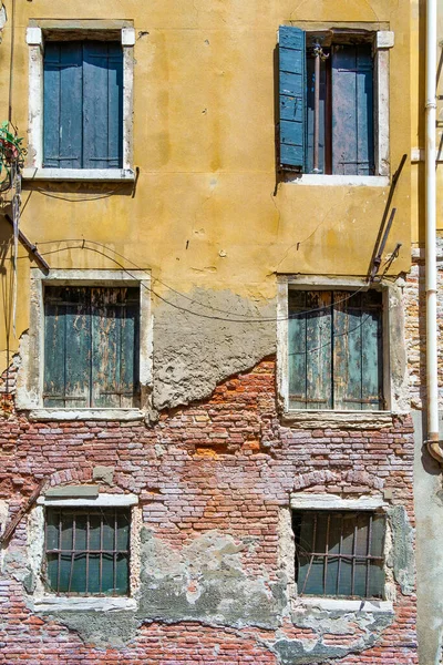 Old Medieval Worn Out Brick Wall Building Venice Italy — Stock Photo, Image