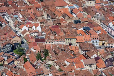 Romanya 'nın Brasov kentiyle Tampa Dağı' ndan hava manzarası.