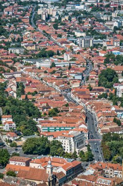 Romanya 'nın Brasov kentiyle Tampa Dağı' ndan hava manzarası.