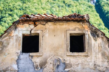 Romanya 'nın Brasov kentindeki eski ortaçağ mimari binası yıprandı.