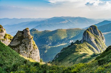 Romanya 'daki Karpat Dağları' nın bir parçası olan Ciucas Dağları 'nın güzel manzarası.