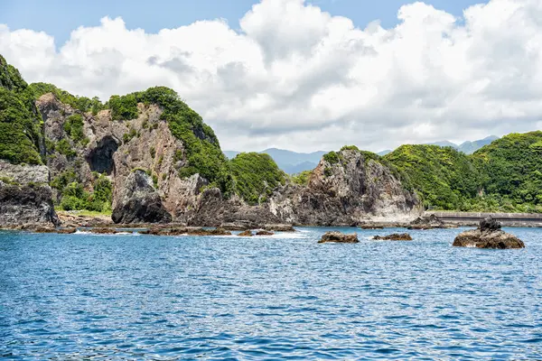 stock image Dramatic karst limstone in the coast of Pacific Ocean in Nachikatsuura, Wakayama, Japan, part of the Yoshino-Kumano National Park and Nanki Kumano geopark.