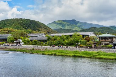 Kyoto, Japonya - 05.08.2024: Kyoto 'nun Arashiyama ilçesinde doğal manzara