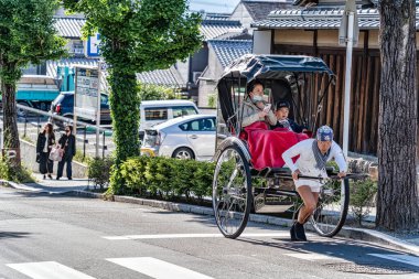 Kyoto, Japonya - 05.09.2024: Kyoto 'da fayton turu