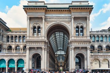 Milan, İtalya - 05.14.2024: İtalya 'nın Milano kentinde bulunan Galleria Vittorio Emanuele II.
