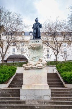 Madrid Prado Müzesi 'nin dışındaki İspanyol ressam Francisco de Goya' nın heykeli.