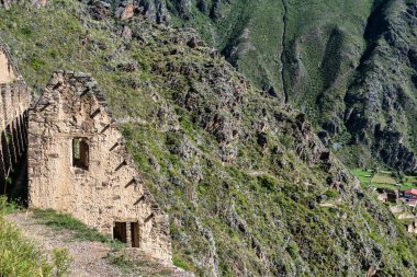 Ollantaytambo, Peru 'daki Hillside' daki Pinkuylluna Inca Harabeleri