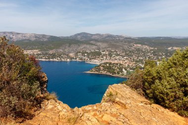 Cassis 'e kuşbakışı bakış açısı ve Fransa' da yürüyüş açısından çevre