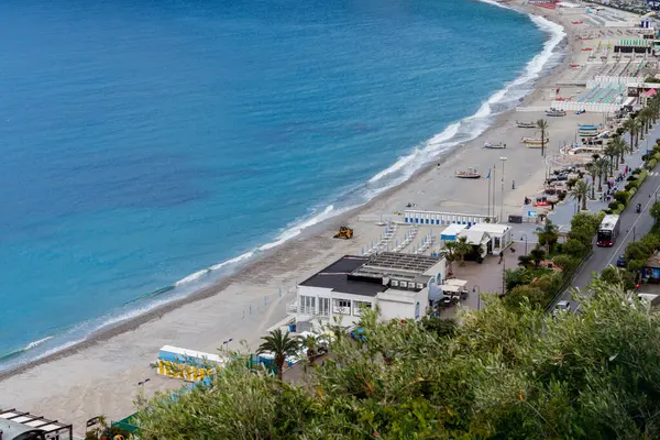 Noli 'deki resimli İtalyan plajı manzarası. İtalya.