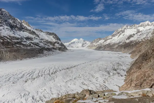 Valais Canton, İsviçre, Avrupa 'daki Alpine Aletsch Buzulu bakış açısı. İsviçre Alplerinde seyahat.