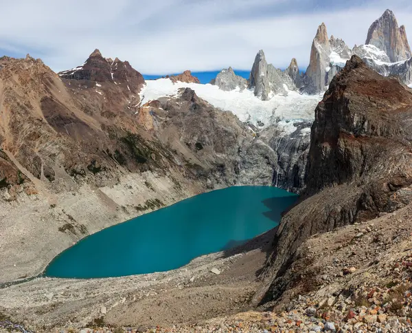 Laguna Sucia ve Fitz Roy dağı El Chalten yakınlarında, Güney Patagonya 'da manzara.