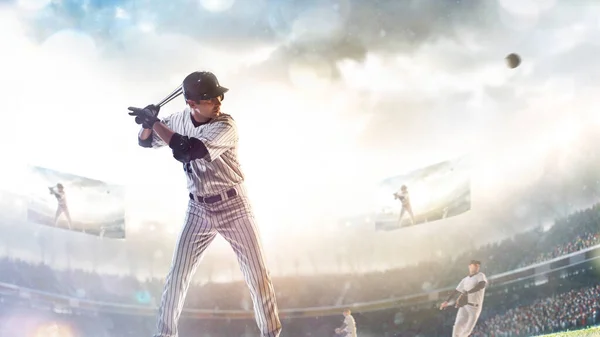Profesyonel Beyzbol Oyuncusu Büyük Arenada Oynuyor — Stok fotoğraf