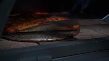 Pizzanın Ayrıntılı Planı Odun Fırını 'nda Tamamlandı