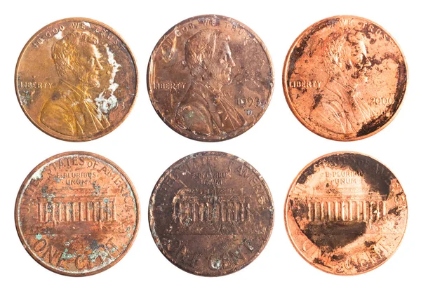 旧生锈的美国1美分硬币在白色背景上的孤立照片 图库图片