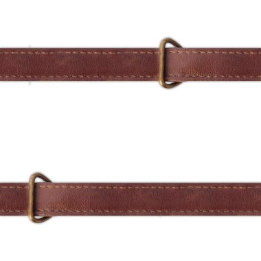 Kahverengi deri kemerlerin ya da beyaz arka planda kayışlı kayışların kusursuz izole fotoğrafı..