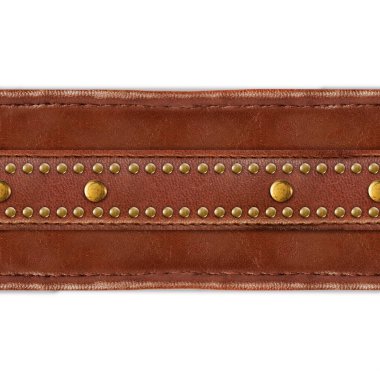 Kahverengi deri kemer, pirinç ya da beyaz arka planda bronz düğmeler..