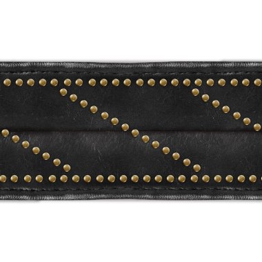 Siyah renkli deri kayışların, beyaz arka planda pirinçten desenli kusursuz izole edilmiş fotoğrafı..