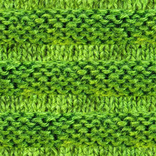 Yeşil renkli örülmüş yün kazak kumaşının kusursuz 4k fotoğraf dokusu.