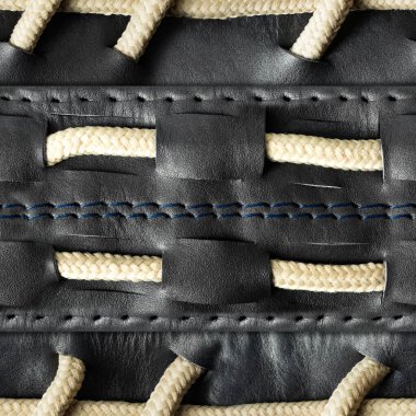 Siyah deri yüzeyli, örülmüş ip ve dikişli, kusursuz 4k fotoğraf dokusu. Zırh deseni.