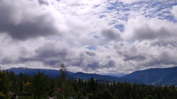 Timelapse Landschap Majestueuze Bergen Verhuld Wolken Dynamische Schoonheid Van Natuur — Stockvideo