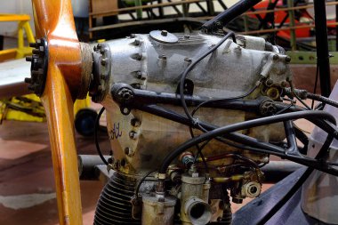 Yorkshire Hava Müzesi. York, İngiltere. Ekim 2022. Uçan Pire, ilk kez 1933 yılında üretilen hafif ev yapımı bir uçaktır. Motor ayrıntıları.