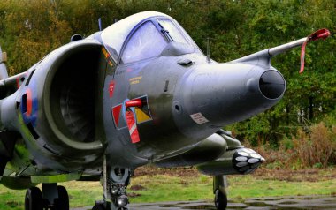 Yorkshire Hava Müzesi. York, İngiltere. Ekim 2022. Hawker Siddeley Harrier bir İngiliz askeri uçağıdır. Harrier serisinin ilk uçak serisidir ve 1960 'larda geliştirilmiştir. Bu bir GR3 Varyantı.