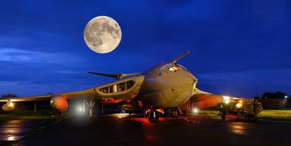 约克郡航空博物馆英国约克 2022年10月Handley Page Victor Handley Page Victor 是在冷战期间由Handley Page开发和生产的英国喷气式战略轰炸机 这是由英国皇家空军操作的第三架也是最后一架V型轰炸机 — 图库照片