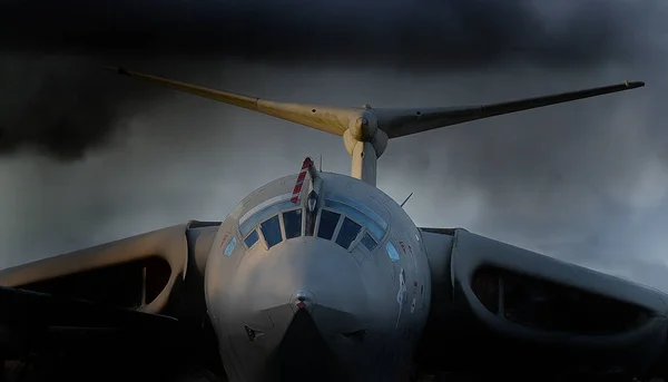 2023年3月 英国约克Elvington Handley Page Victor Handley Page Victor 是在冷战期间由Handley Page开发和生产的英国喷气式战略轰炸机 — 图库照片