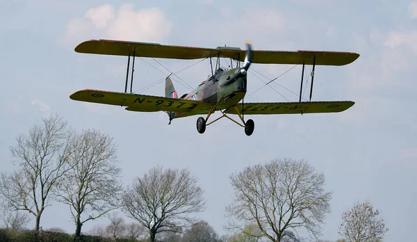 イギリスのヨークシャー ブライトン 2023年5月 民間飛行場の民間軽飛行機 タイガー蛾 — ストック写真