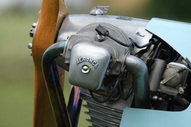 Breighton, Yorkshire, İngiltere, Haziran 2023. İngiliz kulüp sahasında hafif uçaklar. Motor ve pervane