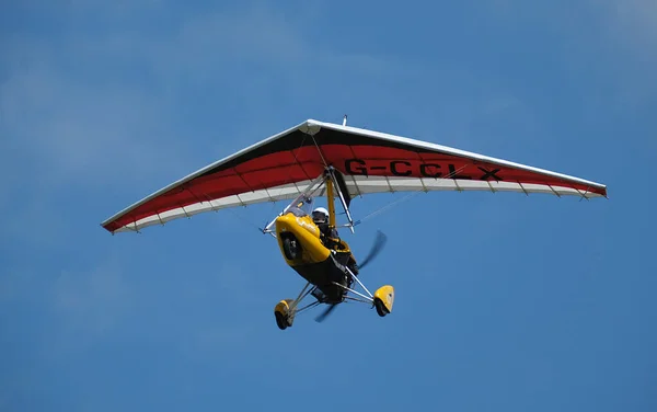 2023年6月イギリスのヨークシャー州ブライトン イギリスの飛行クラブの飛行場で軽飛行機 パラグライダータイプ — ストック写真