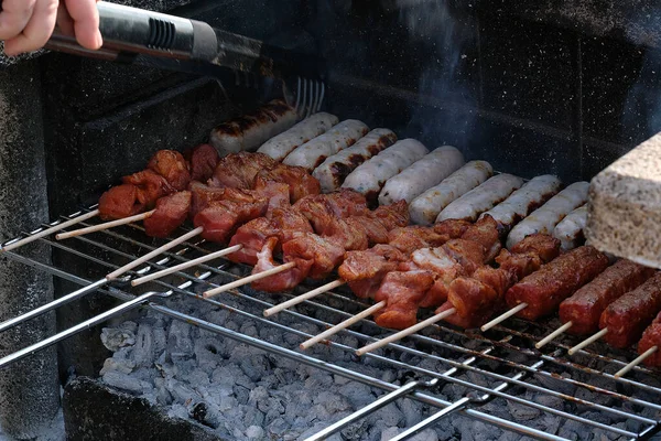 바베큐 그리고 남아프리카 공화국에서 브라질 라이브 화재와 음식을 요리하는 연기를 — 스톡 사진