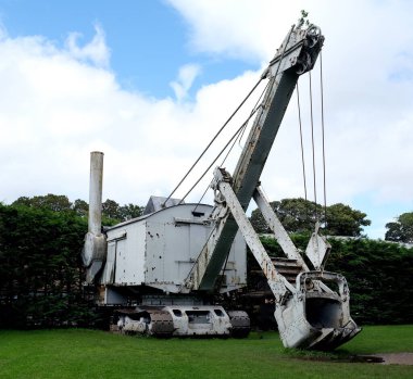Beamish yaşayan tarih müzesi. Durham, İngiltere. Ağustos 2023. Sinyal kutusu, istasyon ve çalışan stokları olan klasik demiryolu sergisi.