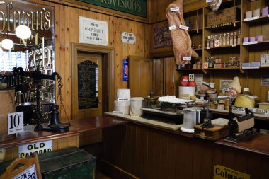 Beamish yaşayan tarih müzesi. Durham, İngiltere. Ağustos 2023. Evler ve iş yerleri 1900 'lerin başlarından..