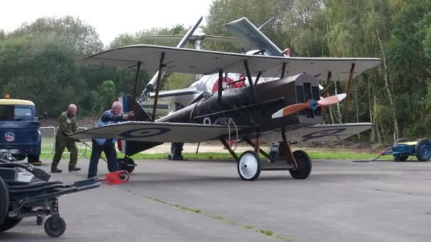 约克郡航空博物馆约克 约克郡 正在运转的飞机引擎英国皇家飞机制造厂 Royal Aircraft Factory 是英国第一次世界大战的双翼战斗机 — 图库视频影像
