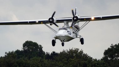 Zafer gösterisi, Leicester, Uk, Eylül 2023. 2. Dünya Savaşı 'nda canlı tarih olayı. Consolidated Model 28, bilinen adıyla PBY Catalina, 1930 ve 1940 'larda üretilen bir uçan bot ve amfibi uçak..