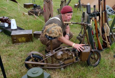 Zafer gösterisi, Leicester, Uk, Eylül 2023. 2. Dünya Savaşı 'nda canlı tarih olayı. Welbike, II. Dünya Savaşı sırasında Welwyn, İngiltere merkezli 