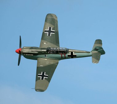 Zafer Şovu. Leicester, İngiltere, Eylül. Yaşayan ikinci dünya savaşı tarihi gösterisi ve hava gösterisi. Hispano Aviacin HA-1109 ve HA-1112, Messerschmitt Bf 109 G-2 'nin lisanslı versiyonlarıdır..