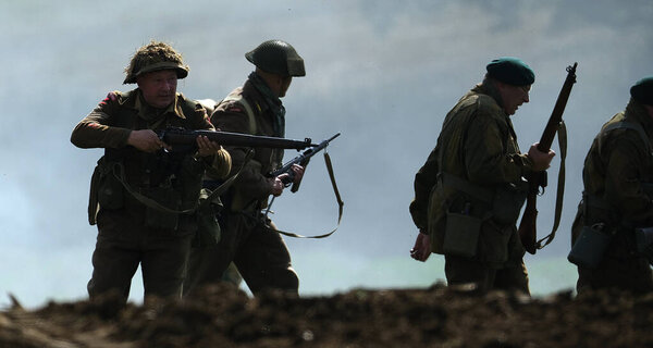 Шоу Победы. Лестер, Великобритания, сентябрь 2023 года. Вторая мировая война живая история шоу и авиашоу. Enactors как британские войска в бою.