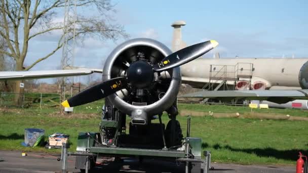 约克郡航空博物馆 2024年3月 英国约克郡埃尔文顿 引擎开动了阿姆斯特朗Siddeley Cheetah Armstrong Siddeley Cheetah 是英国七汽缸空气冷却飞机径向发动机 容量834立方厘米 — 图库视频影像