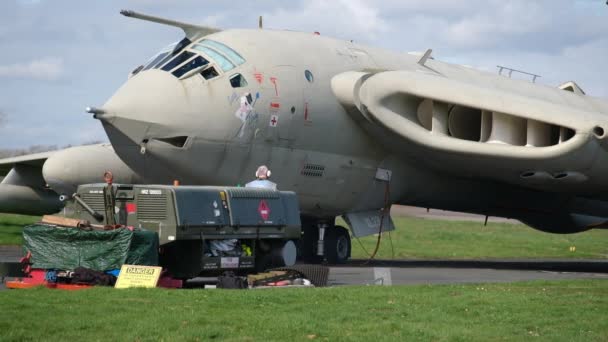 ヨークシャー航空博物館 エルヴィントン イギリス 2024年3月 エンジンが走る ハンドリー ペイジ ビクター Handley Page — ストック動画