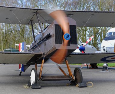 Yorkshire Hava Müzesi, Elvington, York, Yorkshire, İngiltere. Mart 2024. Royal Aircraft Factory S.E.5, İngiliz çift kanatlı savaş uçağı. Vickers ve Lewis makineli tüfekler.