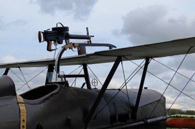 Yorkshire Hava Müzesi, Elvington, York, Yorkshire, İngiltere. Mart 2024. Royal Aircraft Factory S.E.5, İngiliz çift kanatlı savaş uçağı. Vickers ve Lewis makineli tüfekler.