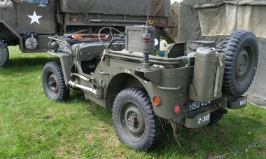 Dünya Savaşı. İki Amerikan dört teker çekişli cip nakliyesi..