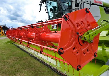 Büyük bir İngiliz tarım fuarında modern tarım ekipmanları.