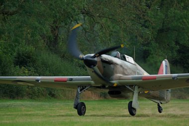 Zafer Şovu, Leicester, İngiltere. Ağustos 2024, Hawker Kasırgası, 1930 'larda tasarlanan ve ağırlıklı olarak Kraliyet Hava Kuvvetleri' ne hizmet etmek üzere Hawker Aircraft Ltd..